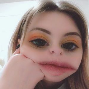 Meet your Posher, Macy